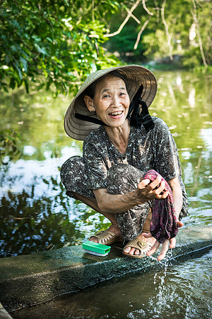People from Vietnam and Thailand