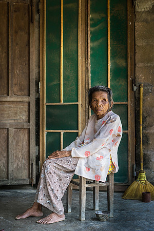People from Vietnam and Thailand