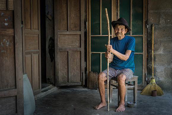 People from Vietnam and Thailand