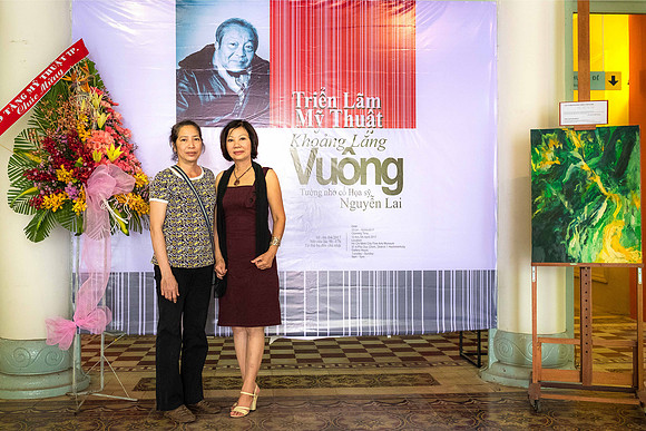 People from Vietnam and Thailand