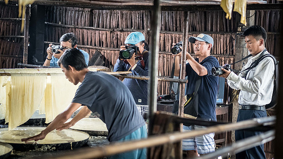 People from Vietnam and Thailand